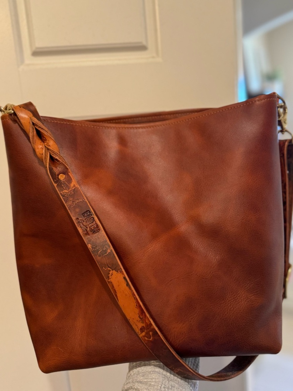 KMM full sized Leather Crossbody Shoulder Bag. Strap NOT included - Picture 8 of 9